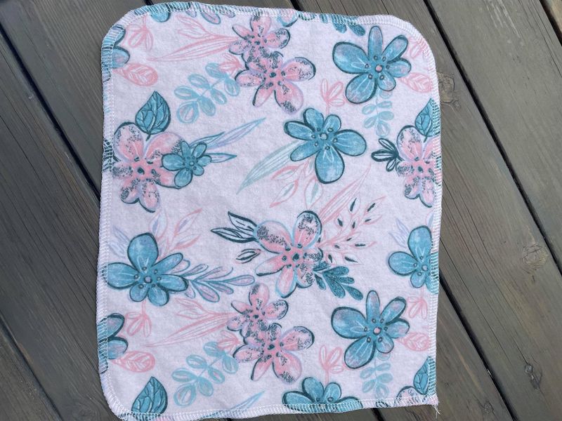 Celebrian's Design vaskbar serviett ?Rosa blomste?